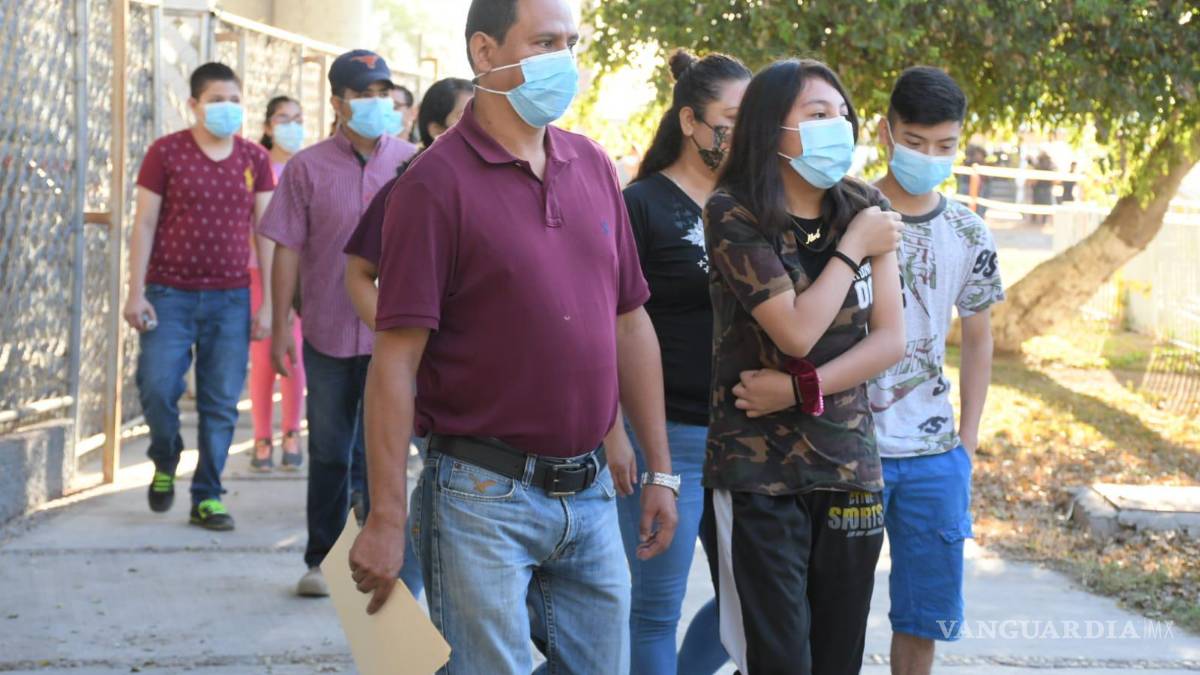 Aplican primeras dosis anti COVID-19 a jóvenes de 12 a 17 años en Piedras Negras, Coahuila
