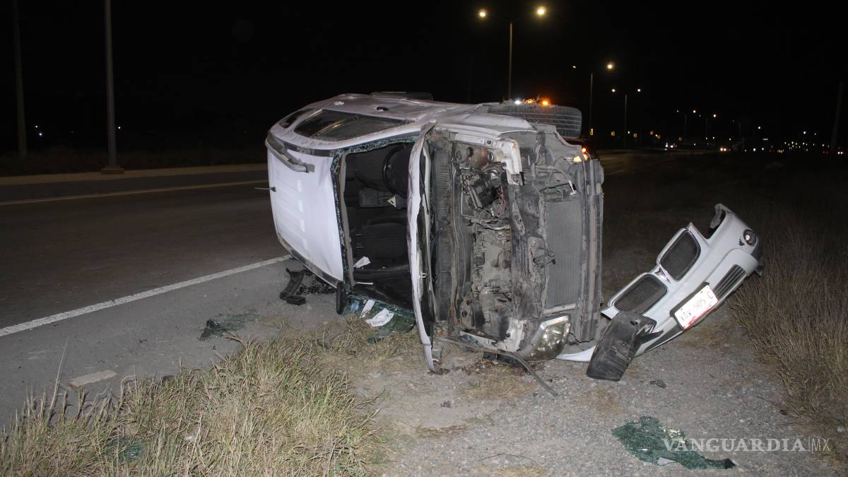 Conductor en presunto estado de ebriedad vuelca y termina herido, en Ramos Arizpe