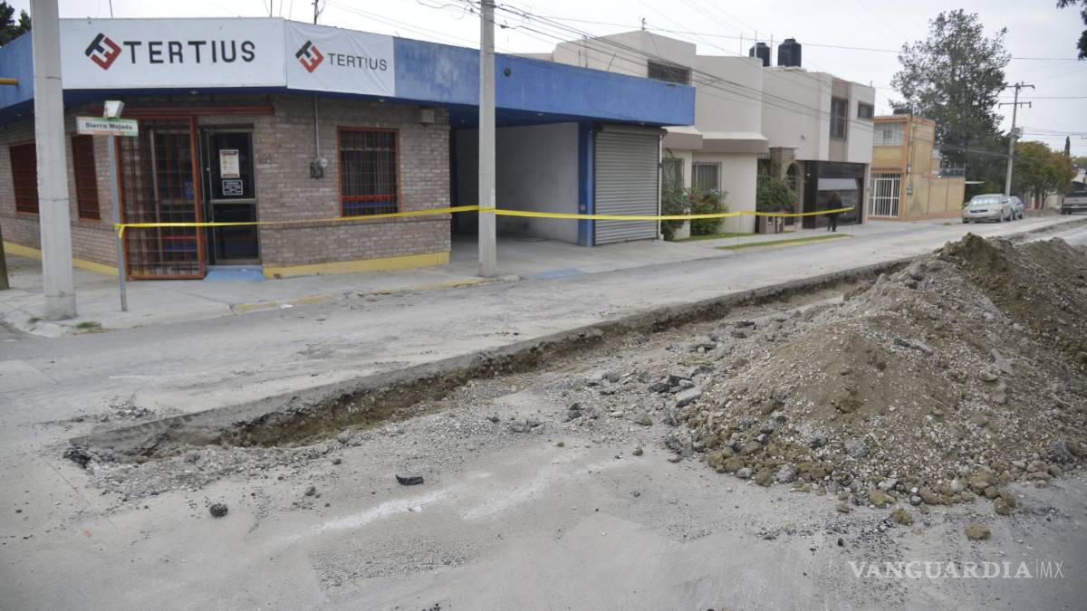 Atiende Aguas de Saltillo hundimiento en colonia República; es la tercera vez que es reparado