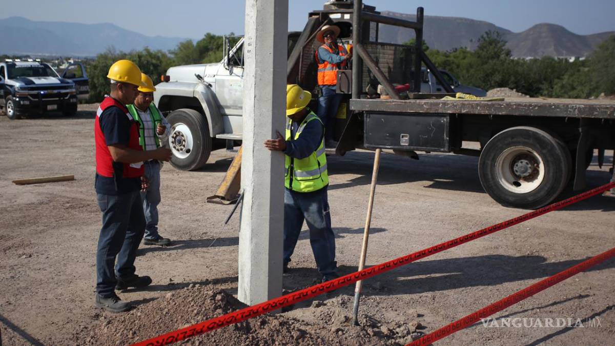 Amplían red eléctrica en beneficio de 350 familias