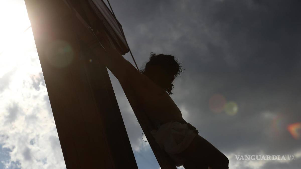 Estas son las 43 imágenes de las representaciones del Viernes Santo que atraparon la atención en el mundo (fotos)