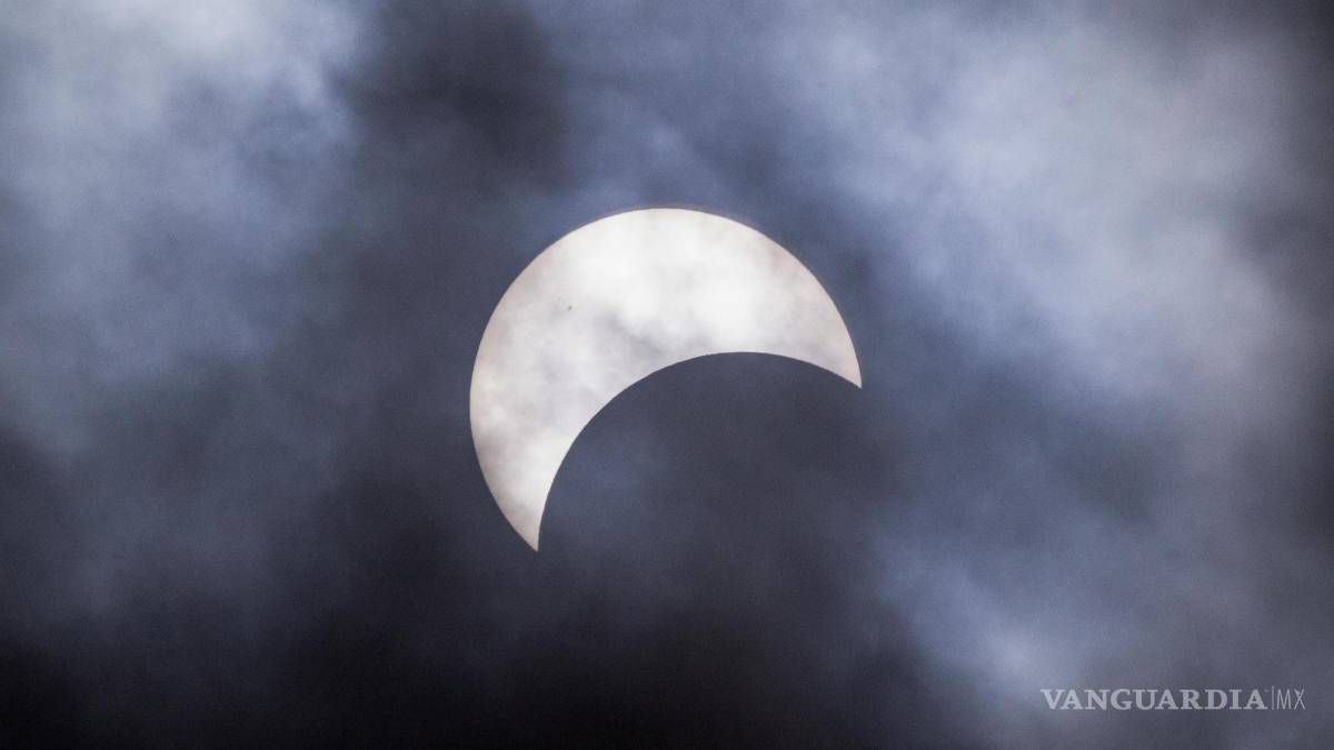 Así cautiva, maravilla y asombra el eclipse solar desde Mazatlán hasta la isla de Terranova (fotos)