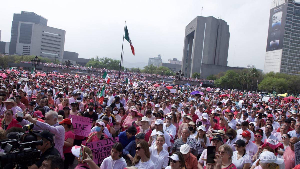 Así toman las calles y plazas miles de mexicanos para defender al INE (Fotos)
