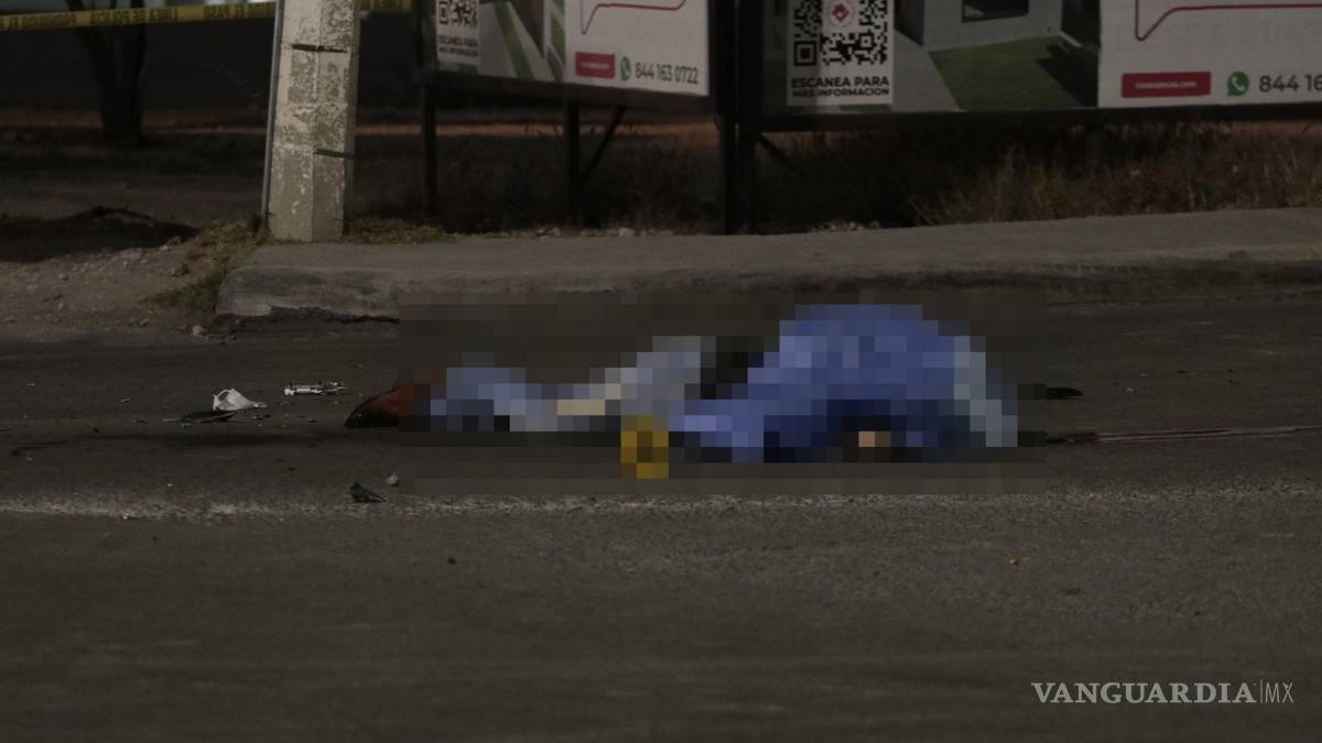 Sale proyectado por choque al sur de Saltillo y pierde la vida al no portar casco