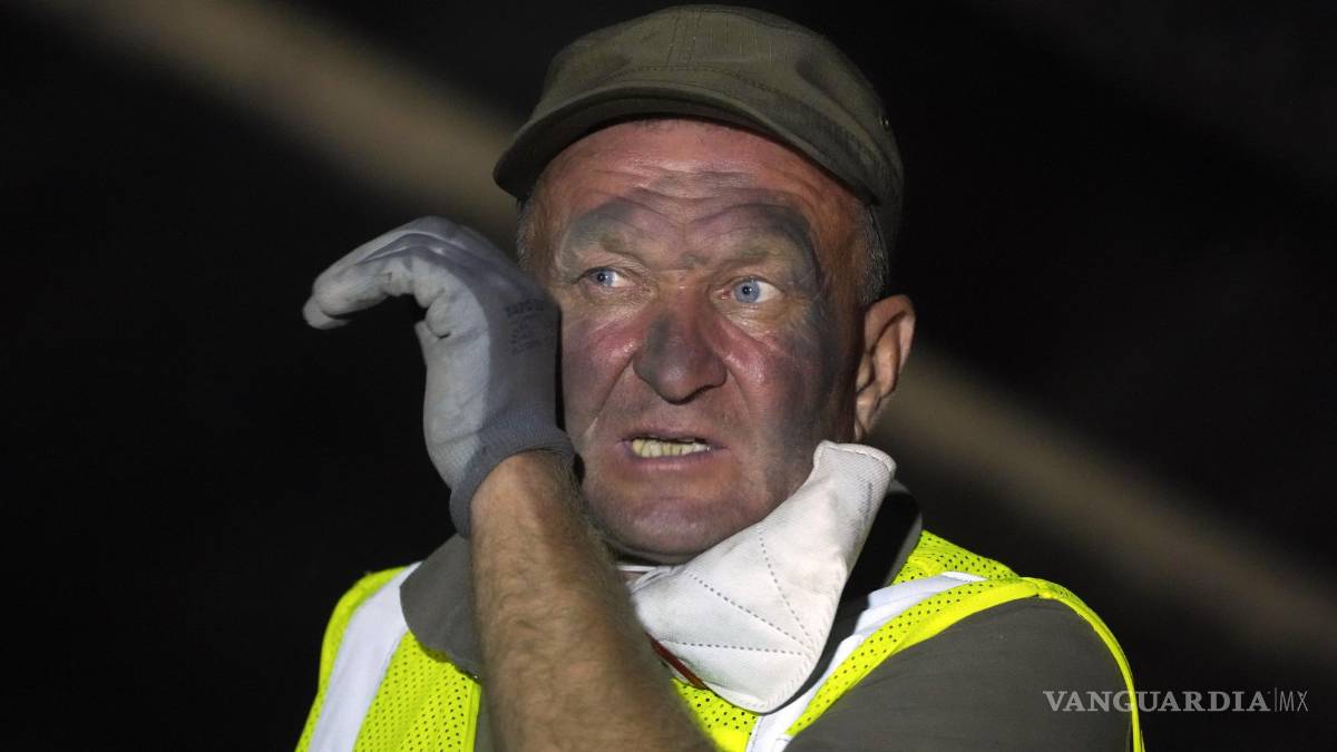 Rescatistas buscan víctimas en centro comercial ucraniano bombardeado por Rusia