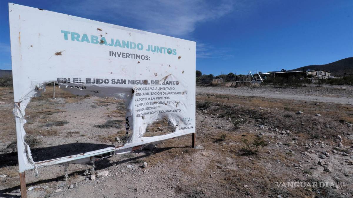 Situación afecta a cerca de un centenar de estudiantes; sin chofer de transporte escolar, ni camino en ejido