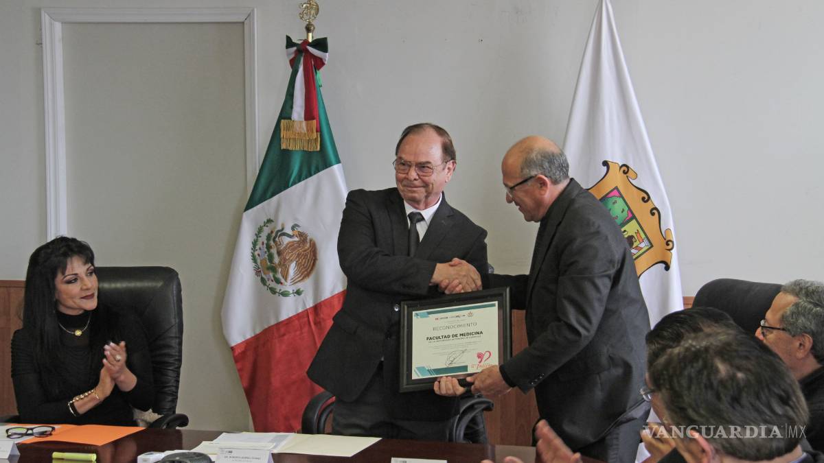 Reconocen labor social de la Facultad de Medicina