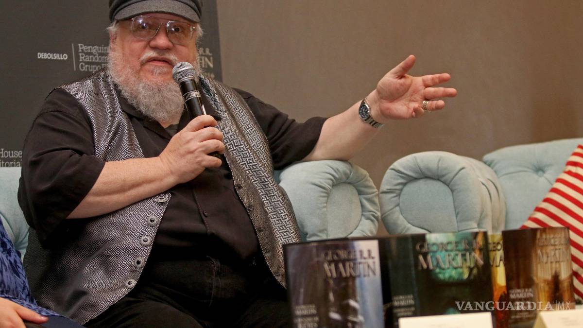 George R.R. Martin se sienta en el trono de Guadalajara
