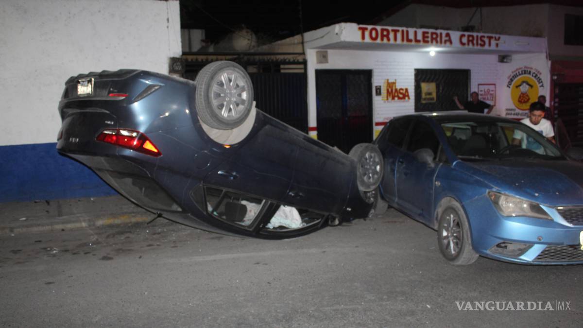 Saltillo: Provoca choque múltiple y vuelca en la Vista Hermosa