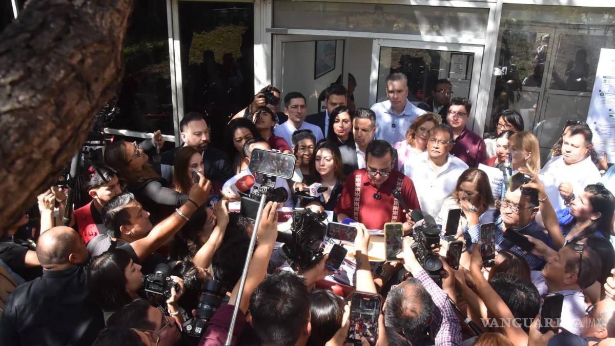 Morena denuncia a Samuel García, Mariana Rodríguez, su familia y gabinete por enriquecimiento ilícito