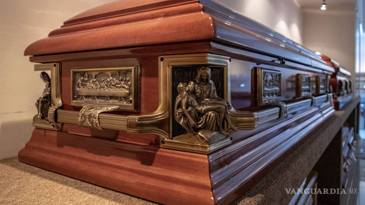 Cada vez son más los velorios que se realizan en casas en Saltillo