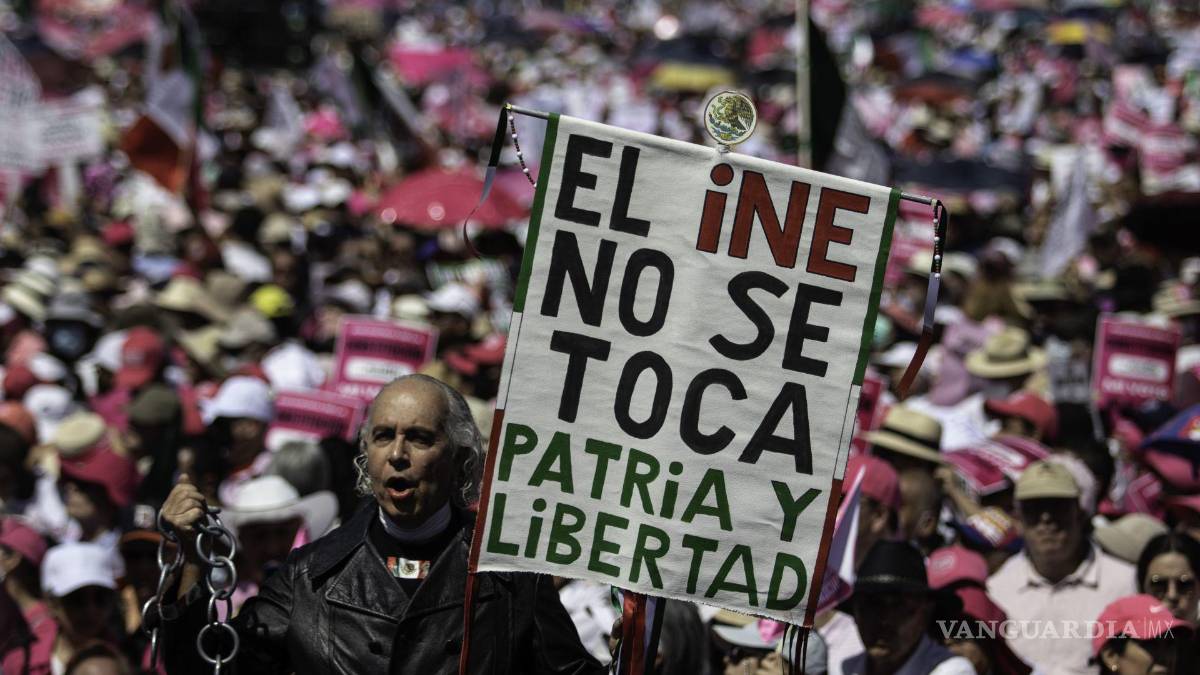 Así toman las calles y plazas miles de mexicanos para defender al INE (Fotos)