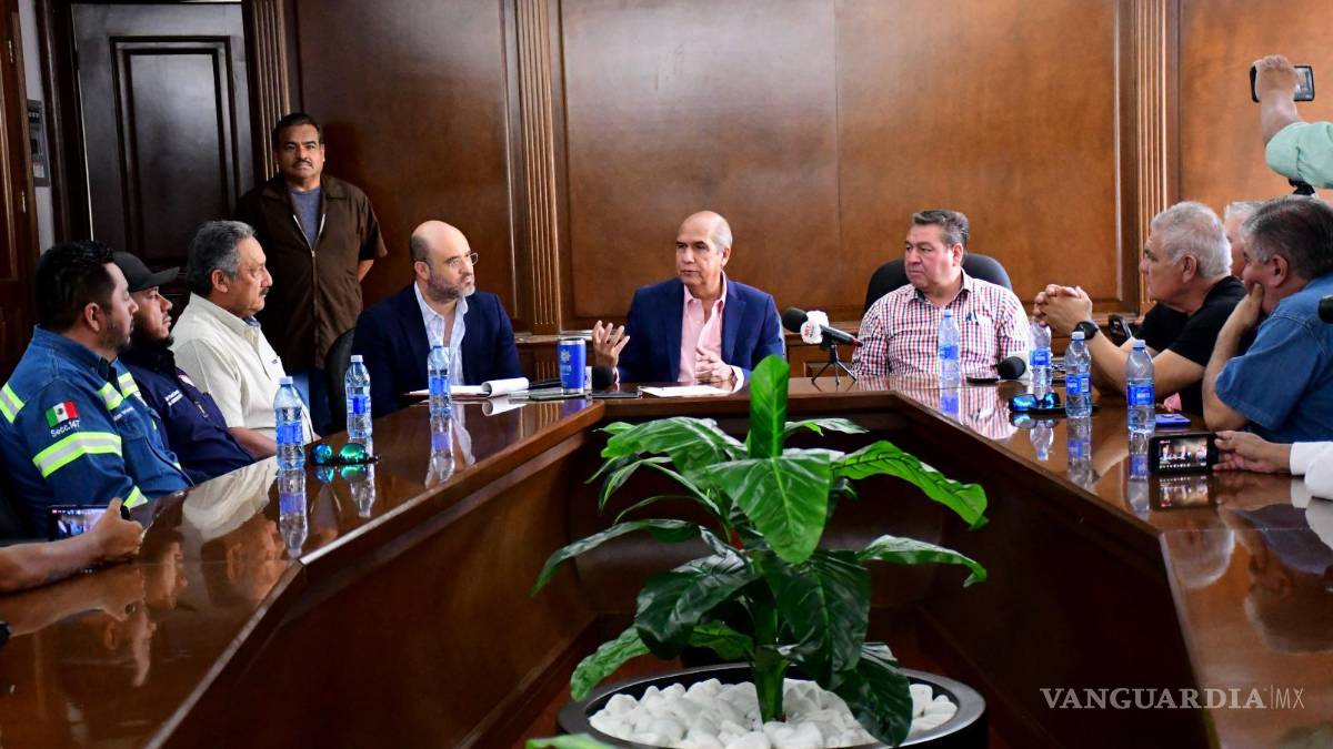 Continúan protestas de obreros de AHMSA; ahora en la Plaza Principal de Monclova