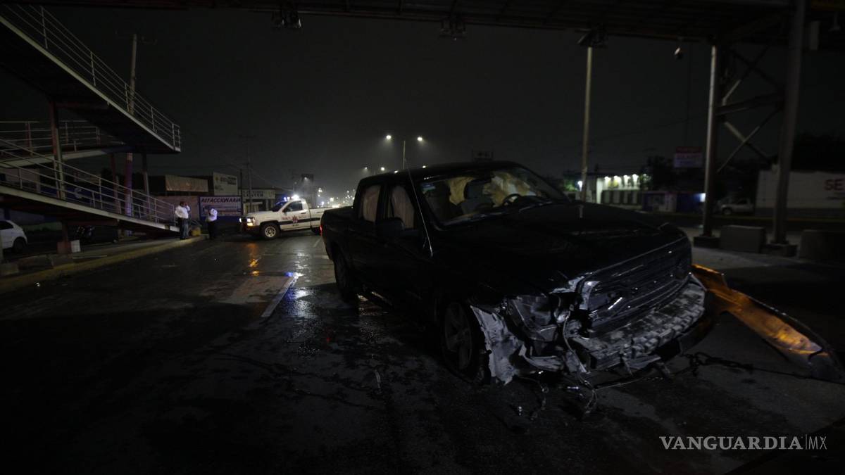 Lluvia en Saltillo deja tres accidentes: dos choques y una aparatosa volcadura