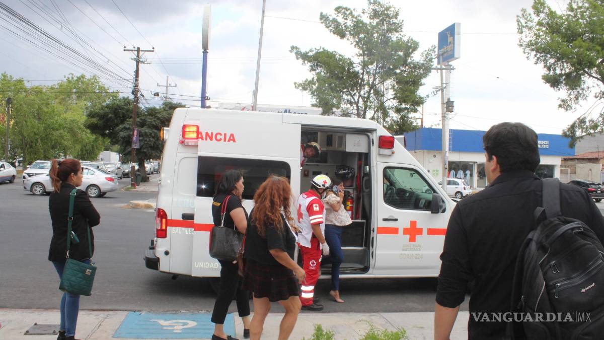 Se pasa rojo en V. Carranza y ocasiona choque múltiple en Saltillo