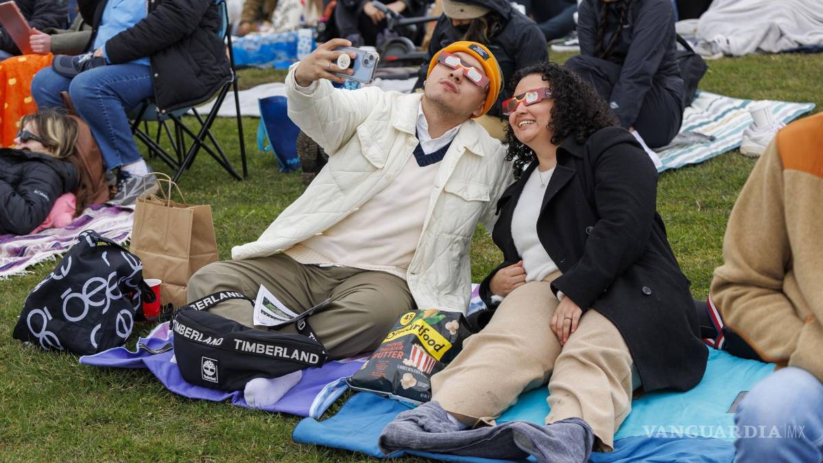 Así cautiva, maravilla y asombra el eclipse solar desde Mazatlán hasta la isla de Terranova (fotos)