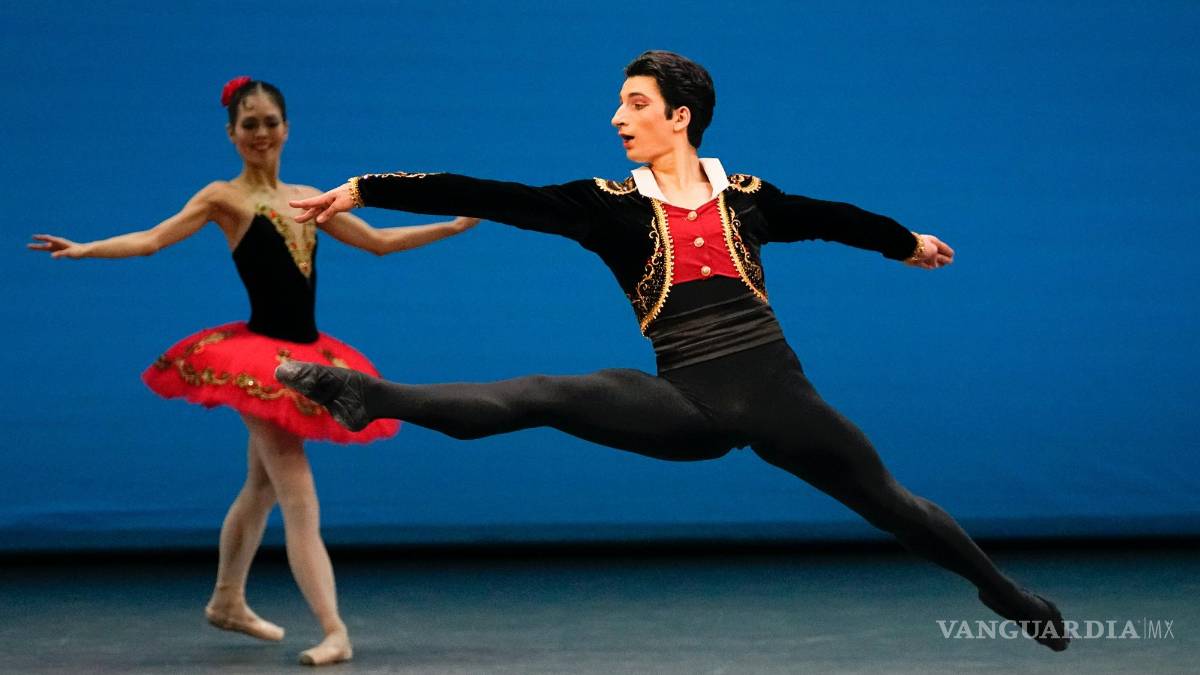 Así es como bailarines de varios países buscan un lugar en el Teatro Bolshoi de Moscú (fotos)