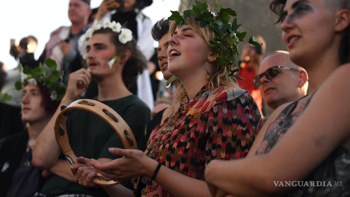 Así celebran miles de personas el Solsticio de Verano en Stonehenge (fotos)