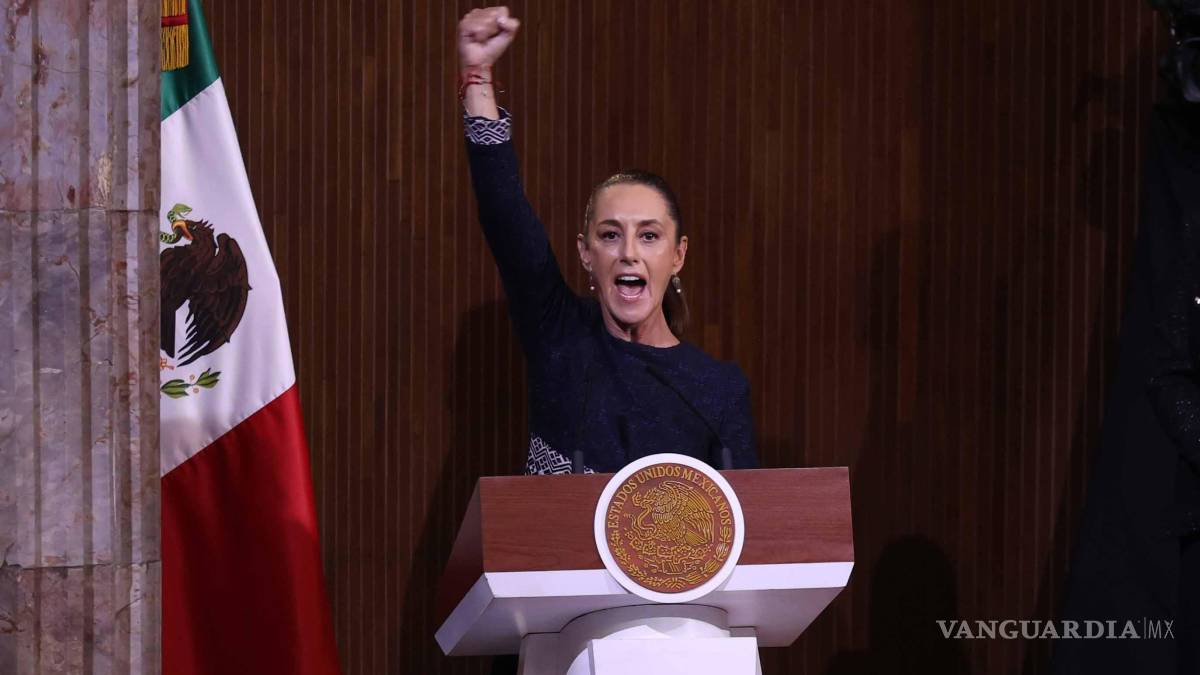 Protagoniza Claudia anticonstitucional festejo de la Constitución