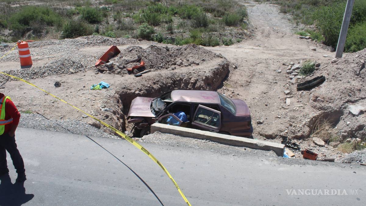 Muere prensado tras caer a barranco en la Saltillo-Zacatecas; cuatro personas lesionadas