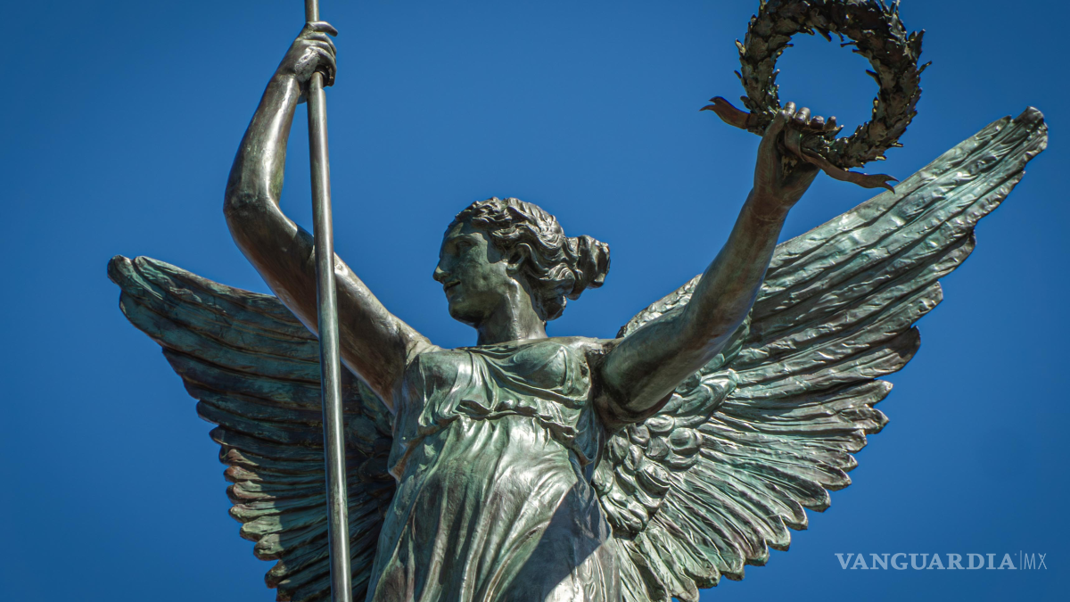 Concluye restauración de la escultura Victoria Alada ubicada en Palacio de Gobierno, en NL