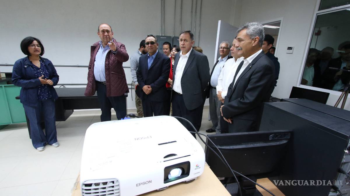 Inaugura Gobernador de Coahuila edificio de Robótica