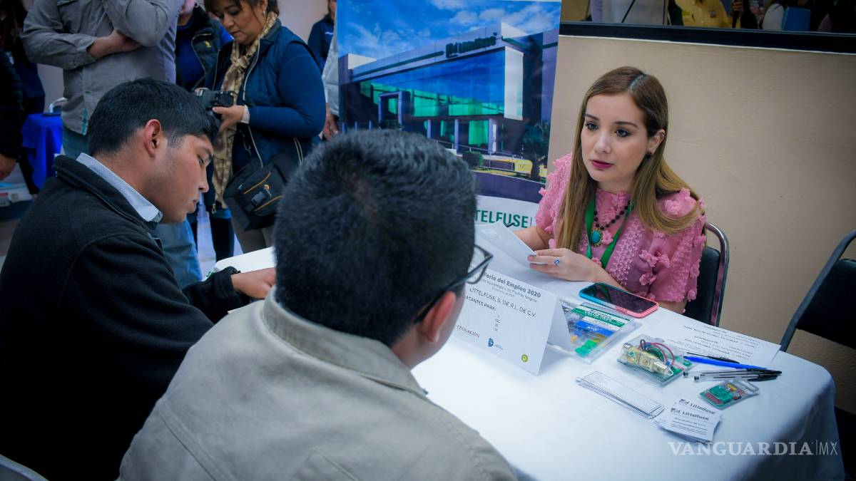 Ofrecen trabajo a estudiantes durante Segunda Feria del Empleo en Piedras Negras