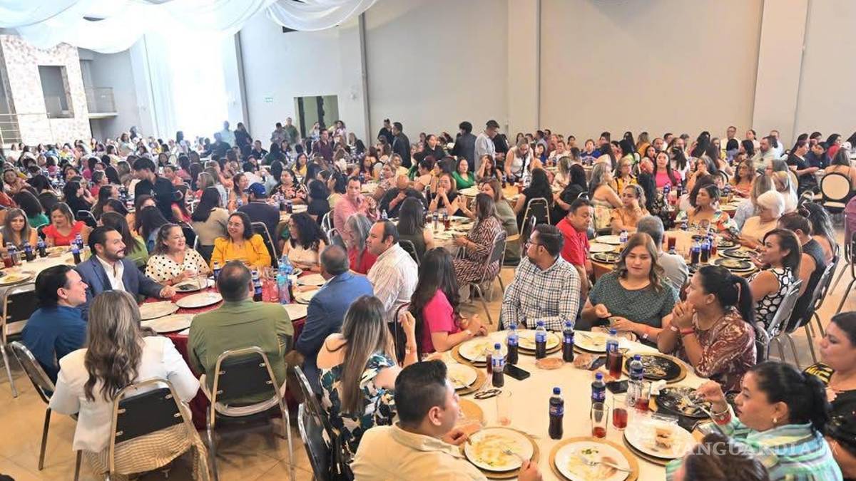 Reconoce Monclova entrega y vocación de maestros