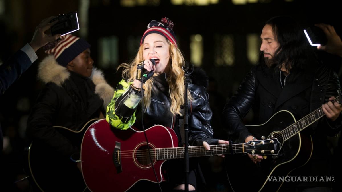 Madonna da concierto en Washington Square Park en apoyo a Clinton
