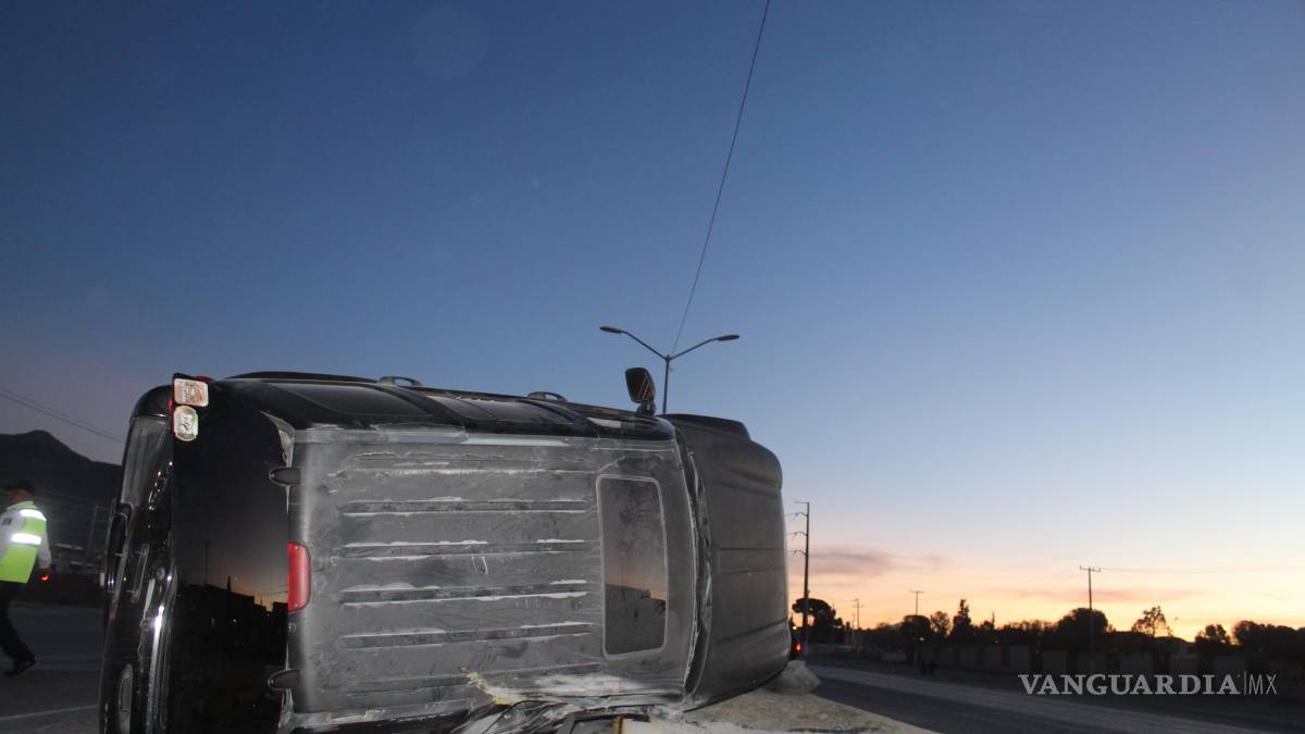Chocan al sur de Saltillo y vuelcan