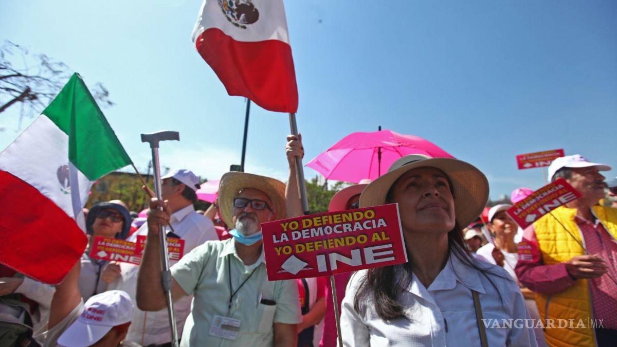 Así toman las calles y plazas miles de mexicanos para defender al INE (Fotos)