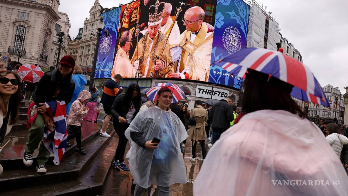 Así inicia el reinado del Carlos III tras una larga espera para ser el monarca británico (fotos)