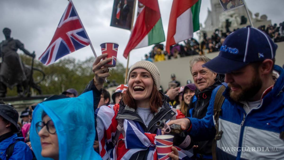 Así inicia el reinado del Carlos III tras una larga espera para ser el monarca británico (fotos)