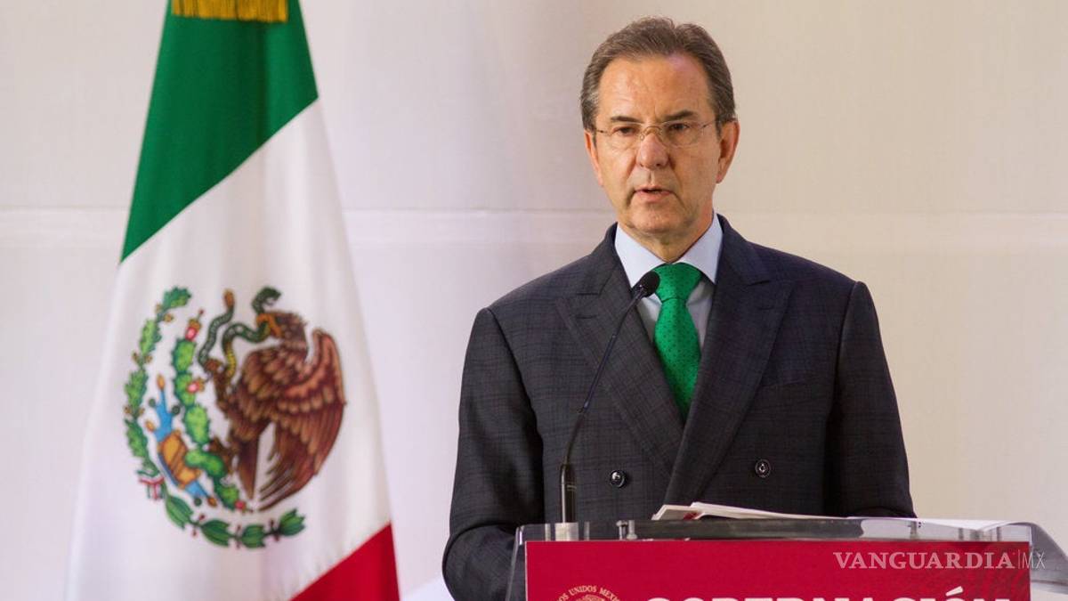Sensibilizar a los alumnos en temas financieros es prepararlos mejor para la vida: Esteban Moctezuma