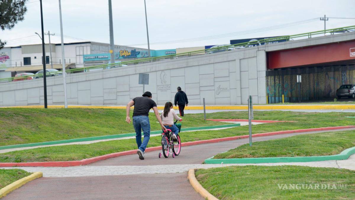 Descansa Saltillo en Navidad, plazas y calles se vacías; estrenan ciudadanos regalos al aire libre
