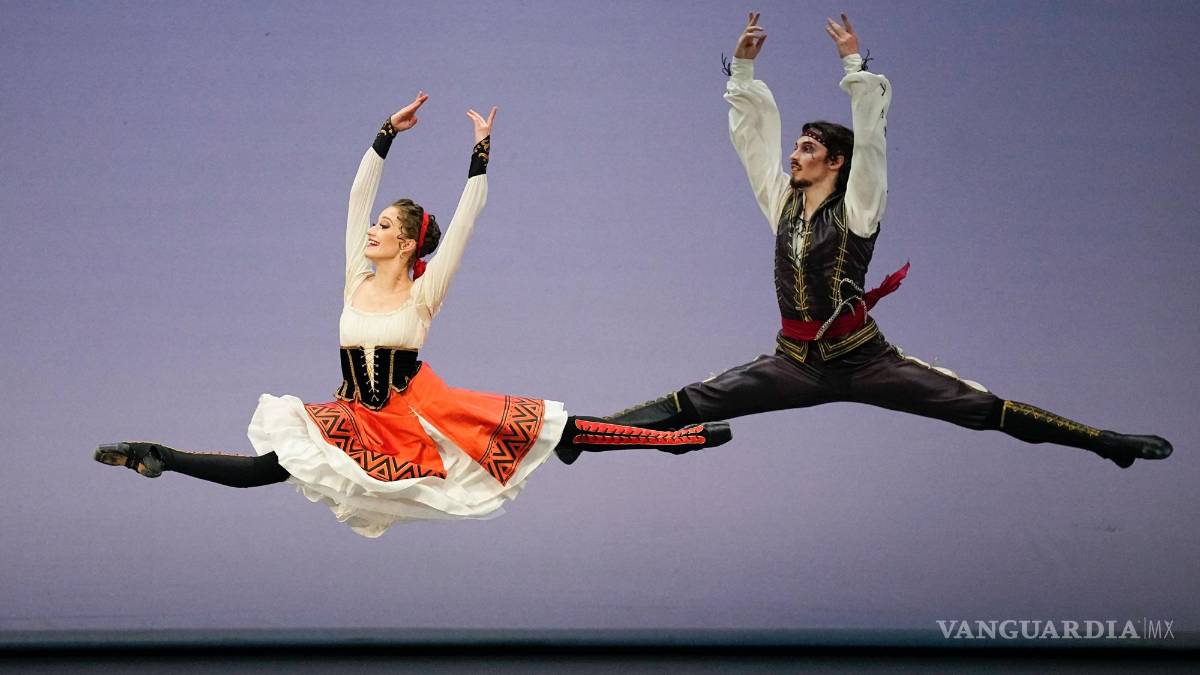 Así es como bailarines de varios países buscan un lugar en el Teatro Bolshoi de Moscú (fotos)