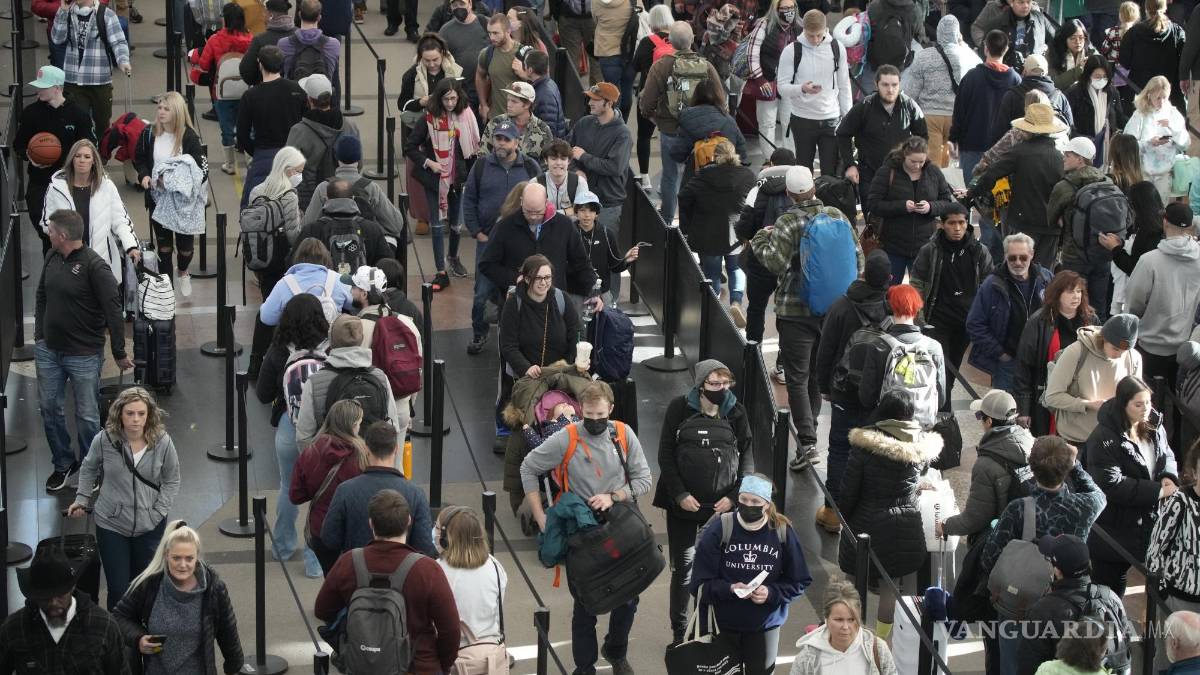 Congela ‘ciclón bomba’ víspera navideña en EU; sufren temperaturas gélidas, cortes de energía y cancelación de vuelos