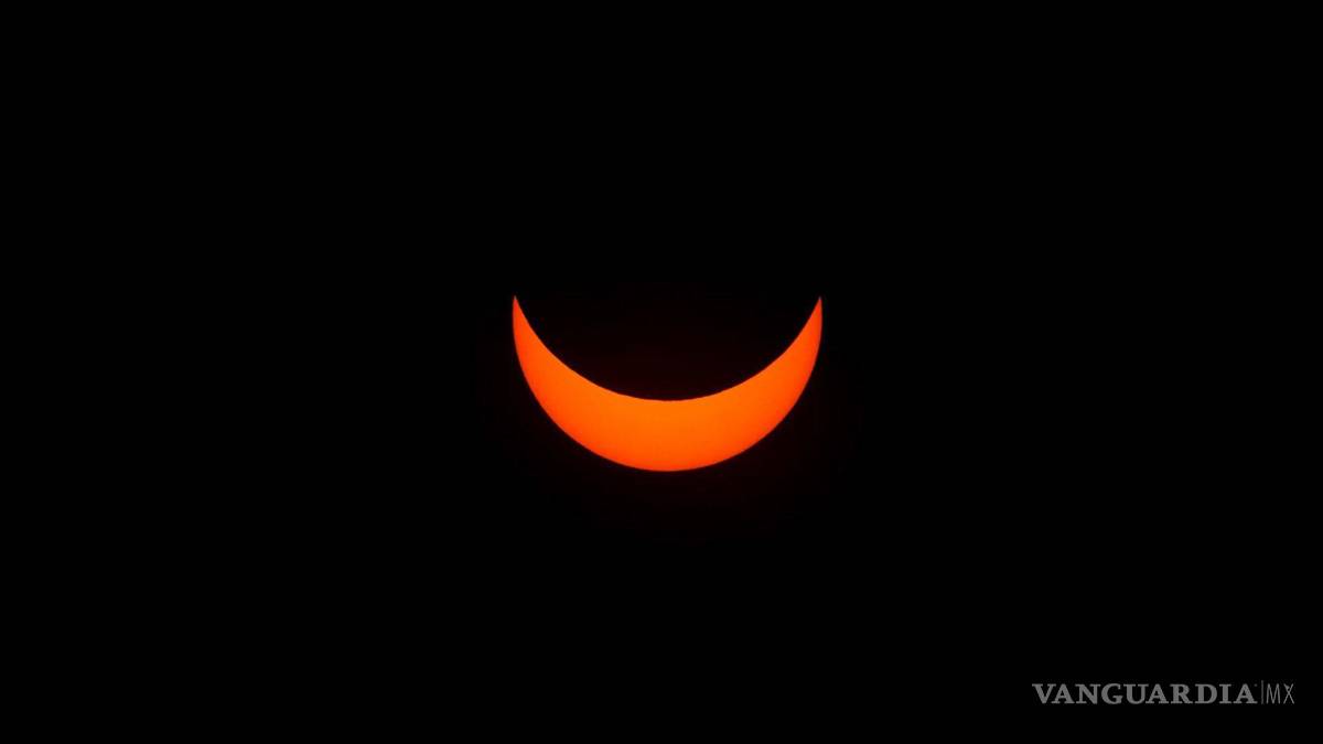 Así cautiva, maravilla y asombra el eclipse solar desde Mazatlán hasta la isla de Terranova (fotos)