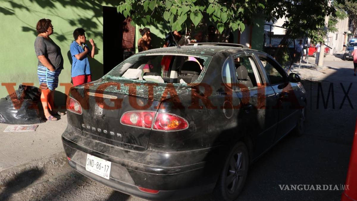 Pareja llega a los golpes y arman zafarrancho en calle de la colonia de Saltillo