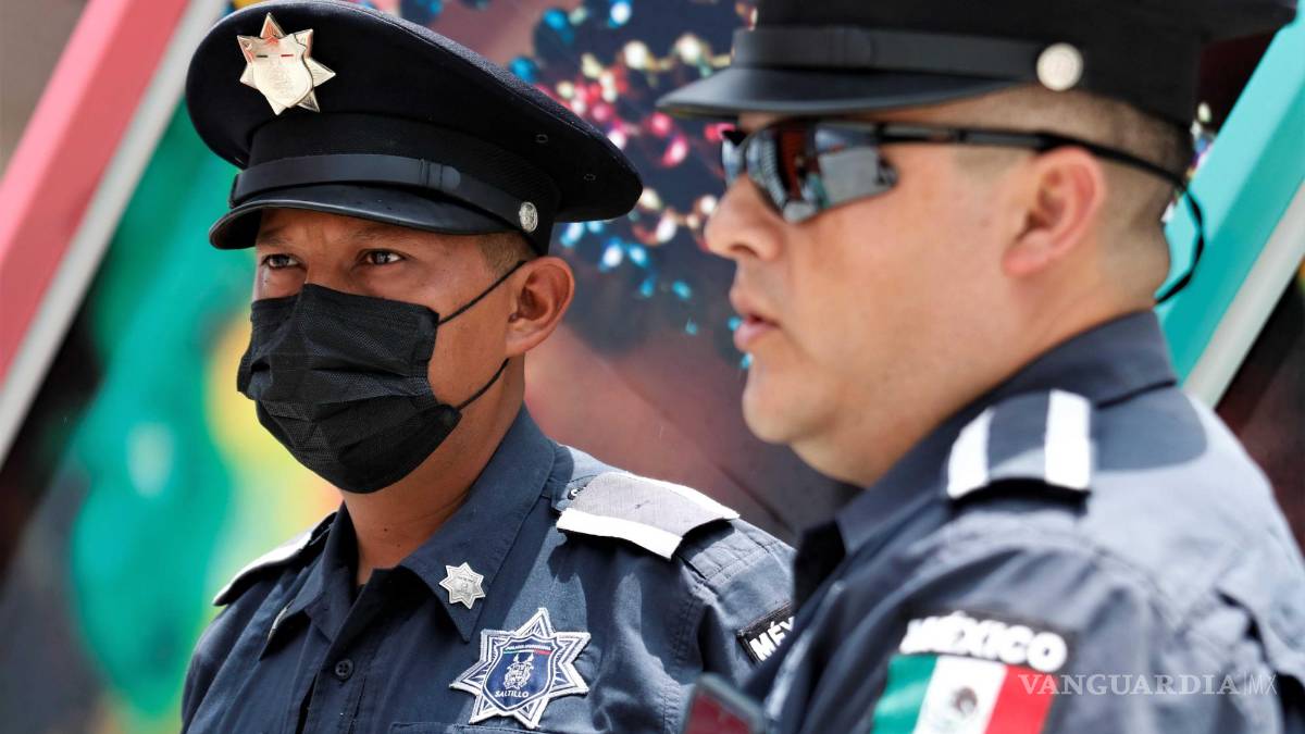 Ellos son Jesús y Marco, los policías de Saltillo que salvaron la vida de bebé que se asfixiaba