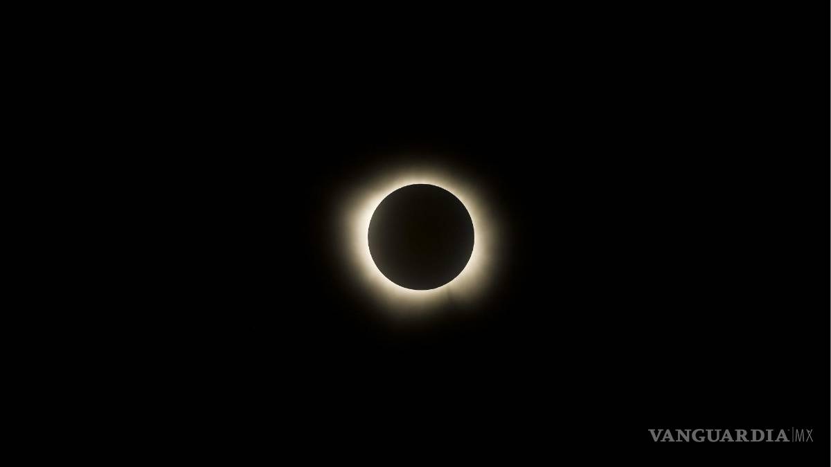Así cautiva, maravilla y asombra el eclipse solar desde Mazatlán hasta la isla de Terranova (fotos)