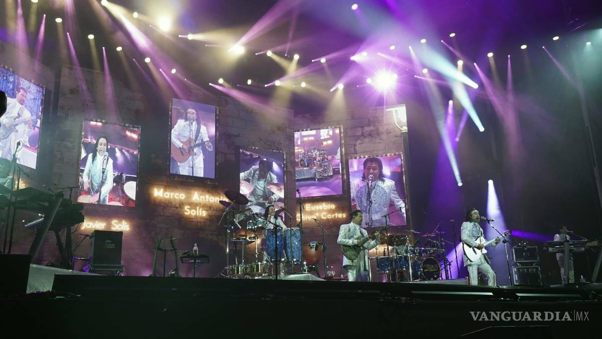 82 mil fans se rinden y se embelesan ante los Bukis en el Estadio Azteca