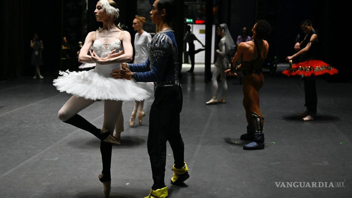Así es como bailarines de varios países buscan un lugar en el Teatro Bolshoi de Moscú (fotos)