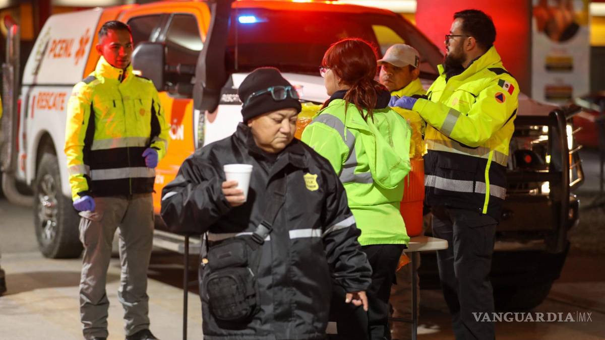 Entregan chocolate y cobertores a personas en situación vulnerable en Nuevo León