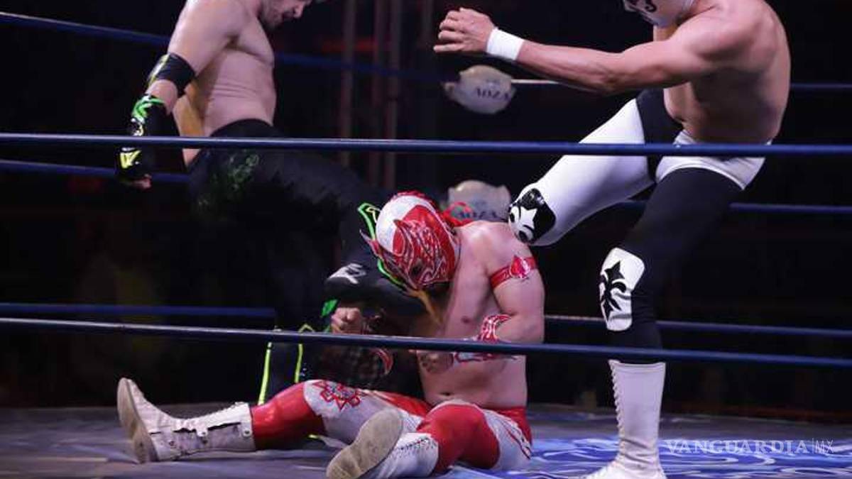 Vibrante noche de lucha libre vivió Saltillo este sábado