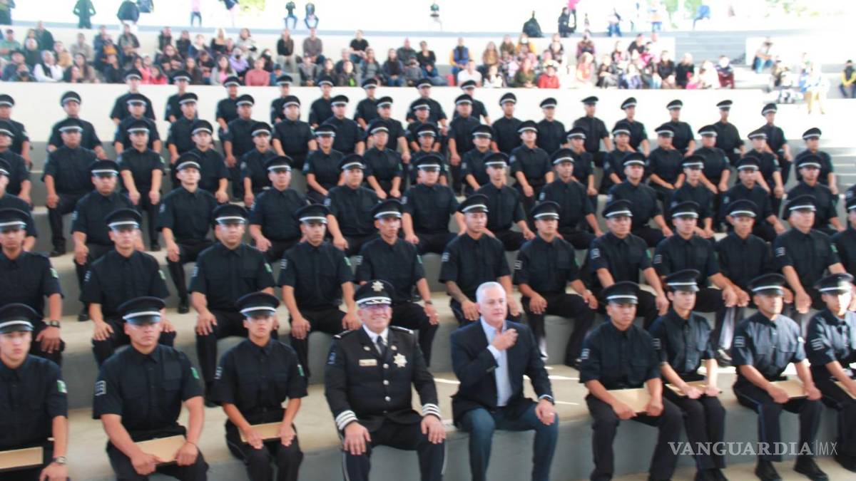 Se gradúan cien cadetes de la Academia de Policía de Torreón