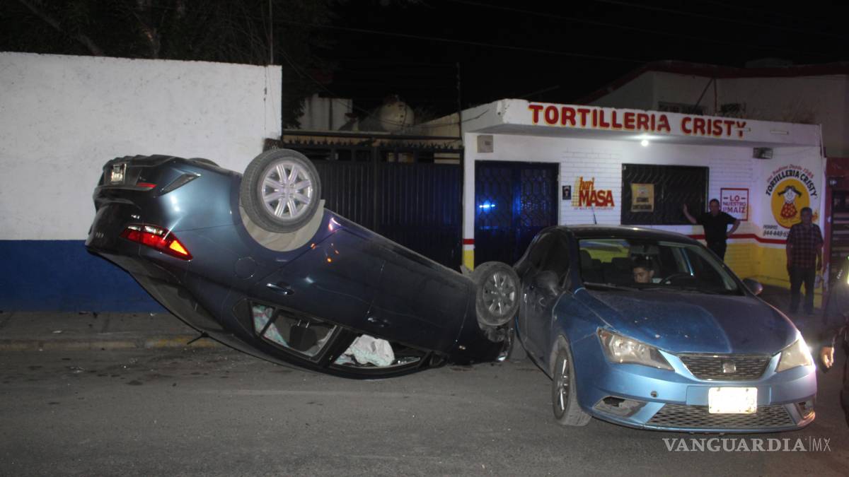 Saltillo: Provoca choque múltiple y vuelca en la Vista Hermosa