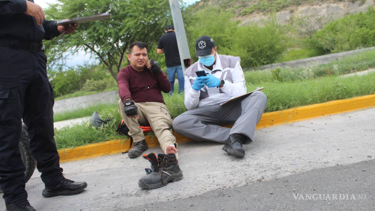 Repartidor sufre aparatosa caída en la glorieta Venustiano Carranza, en Saltillo
