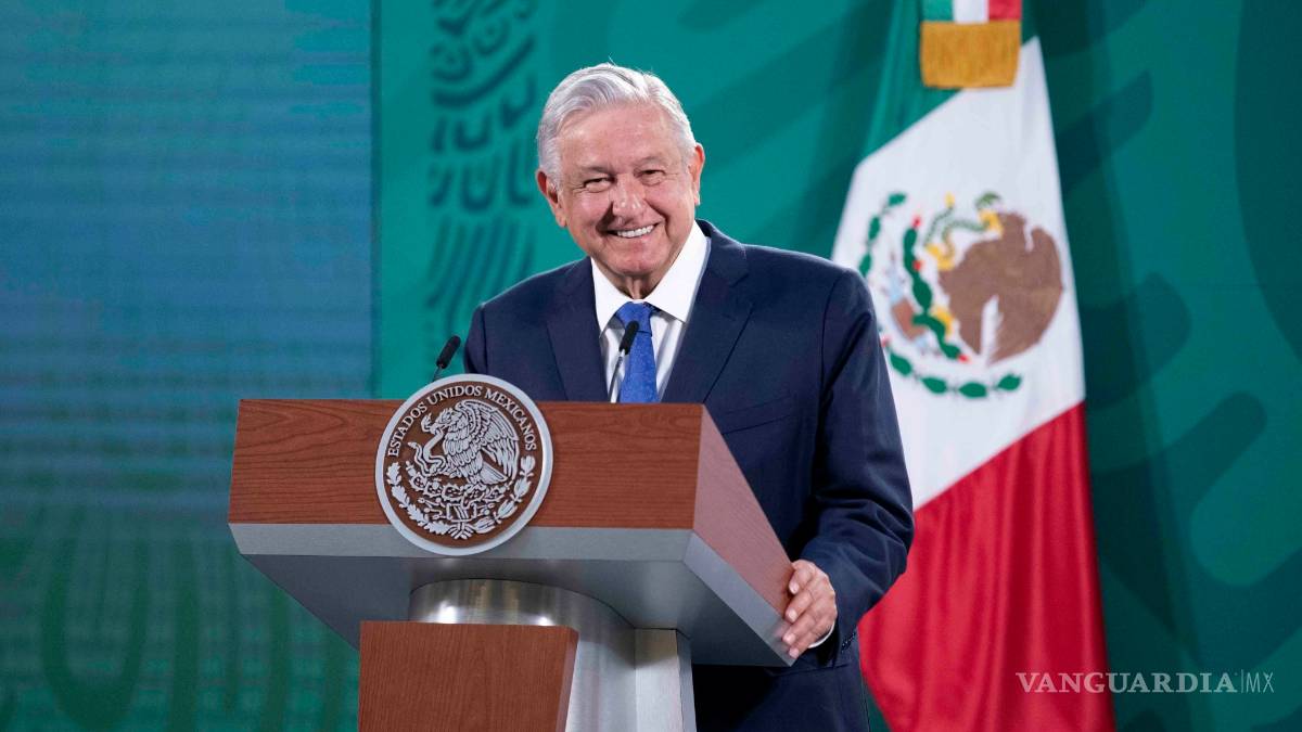 Joven que se subió al estrado de la 'Mañanera' estuvo escondido en Palacio Nacional: AMLO