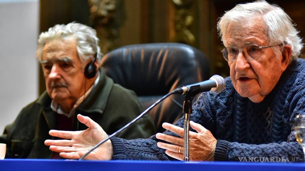 Amenaza la corrupción con hundir los procesos progresistas, afirma Noam Chomsky